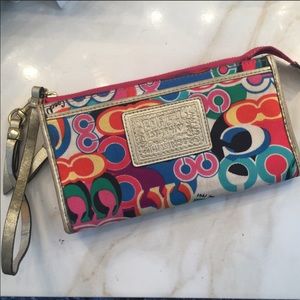 COACH POPPY WRISTLET WALLET **AUTHENTIC**